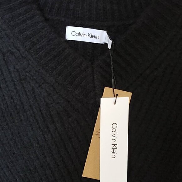 NWT Calvin Klein Relaxed Fit V-Neck Black Sweater -Merino Wool & Cozy! - Picture 10 of 11